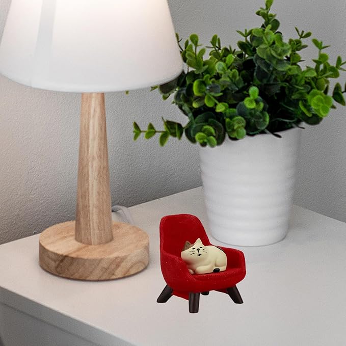 Refintural Miniature Cat Figurines with Small Sofa - Resin Mini Cat Figures, Kitten Miniature Desk Accessories - Perfect Cute Cat Gift for Cat Lovers (Red Sofa)
