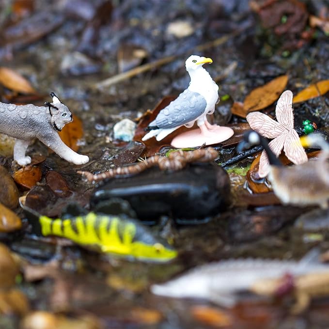 Safari Ltd. Great Lakes TOOB - Figurines of Mudpuppy, Dragonfly, Water Snake, Bat, Goose, Herring Gull, Blue Heron, Lynx, Sturgeon, Yellow Perch - Educational Toys for Boys, Girls & Kids Ages 3+