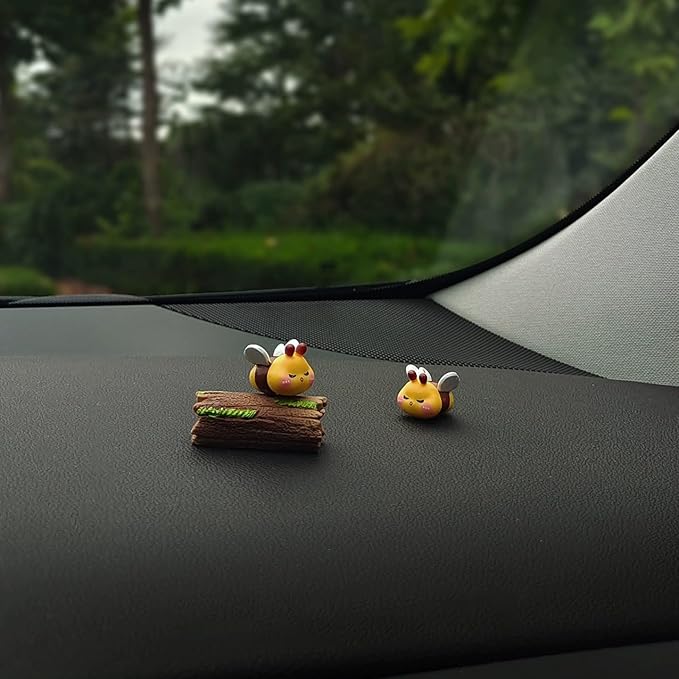 AKV Mini Resin Bees, Cute Mini Bees for Crafts Dollhouses Garden Birthday Party Table Decor, Cartoon Tiny Bees Figurine for Car Dashboard Decorations, Bee Gifts for Women (30Pcs Without Luggage)