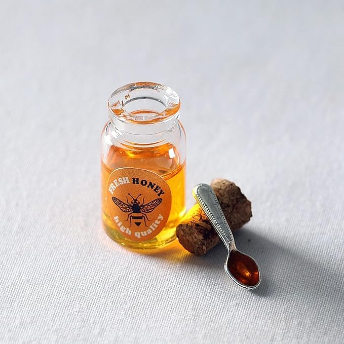1Set Miniature Dollhouse Accessory, Resin Mini Jam Dollhouse Milk Honey Strawberry Jam with Spoon Set for Kitchen Scene Decoration, Décor