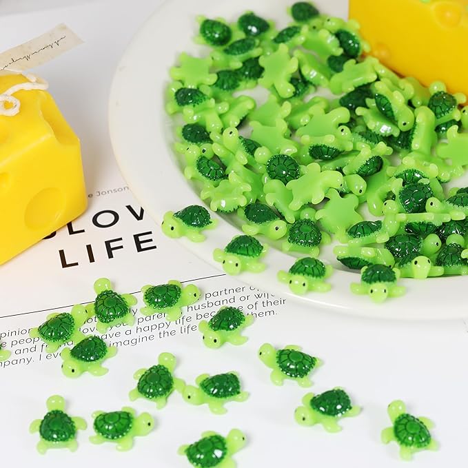 Darovly 100 Pcs Mini Resin Turtles, Green Turtle Figurines, Tiny Miniature Figurines Turtles to Hide, Bulk Small Resin Animals for Landscape Decor Fish Tank Aquarium or Gift
