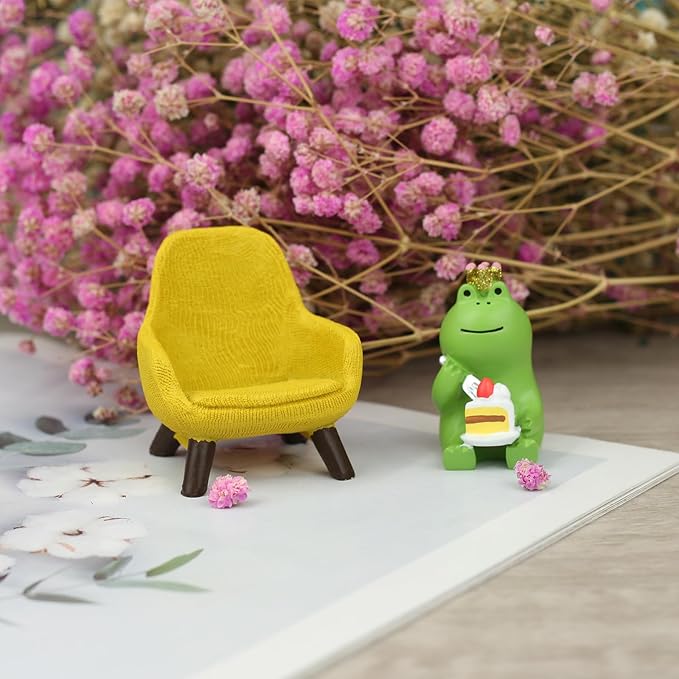 Miniature Frog Eating Cake Figurine - Funny Shelf Desk Decoration - Perfect Cute Frog Gift (Yellow Sofa)