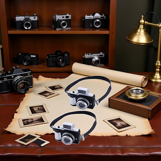 2Pcs 1:4 Scale Mini Camera Prop Ornament Vintage Camera Model, Miniature Digital Camera Mini Decoration Accessories Photography Props Ornament