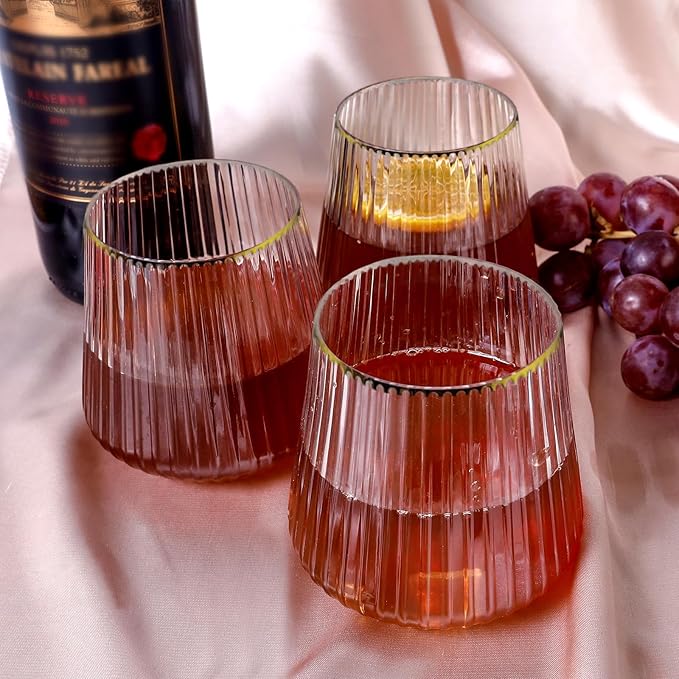Lueumxc 40 Pack Plastic Ribbed Wine Glasses, 14Oz Origami Disposable Wine Glasses Unbreakable Clear Plastic Cocktail Glasses Recyclable Shatterproof Reusable Wine Cups (14oz-Gold Rim 40pack)