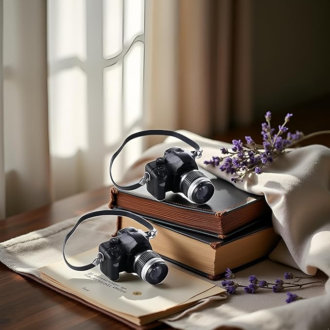 2Pcs Black 1:4 Scale Mini Camera Prop Ornament Vintage Camera Model, Miniature Digital Camera Mini Decoration Accessories Photography Props Ornament