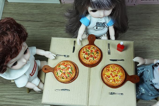 ThaiHonest 3 Pieces Pizza Miniature Set, Realistic Miniature Pizza on Wooden Tray, Dollhouse Food, 1:6 Scale, Multicolor, Clay