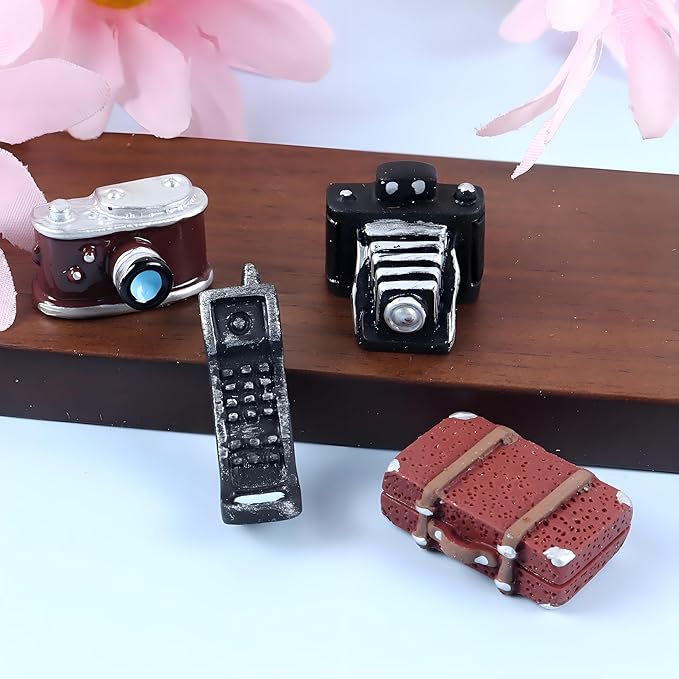 10Pcs Miniature Retro-Themed Home Appliances – Random Assorted Resin Camera, Telephone & Television Models, Mini Dollhouse Furniture for DIY, Micro Landscape,Tabletop Display & Creative Craft Projects