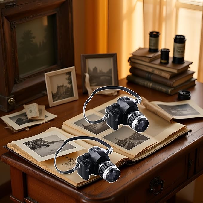 2Pcs 1:4 Scale Mini Camera Prop Ornament Vintage Camera Model, Miniature Digital Camera Mini Decoration Accessories Photography Props Ornament