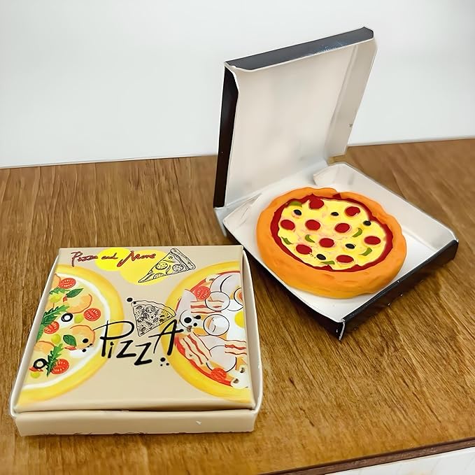 Miniature Pizza & Box Set – 1:12 Scale Dollhouse Food Models, Tiny Pizza Accessories for Doll House Kitchen Furniture, Office Desk, DIY Craft Supplies & Photography Props (Black)