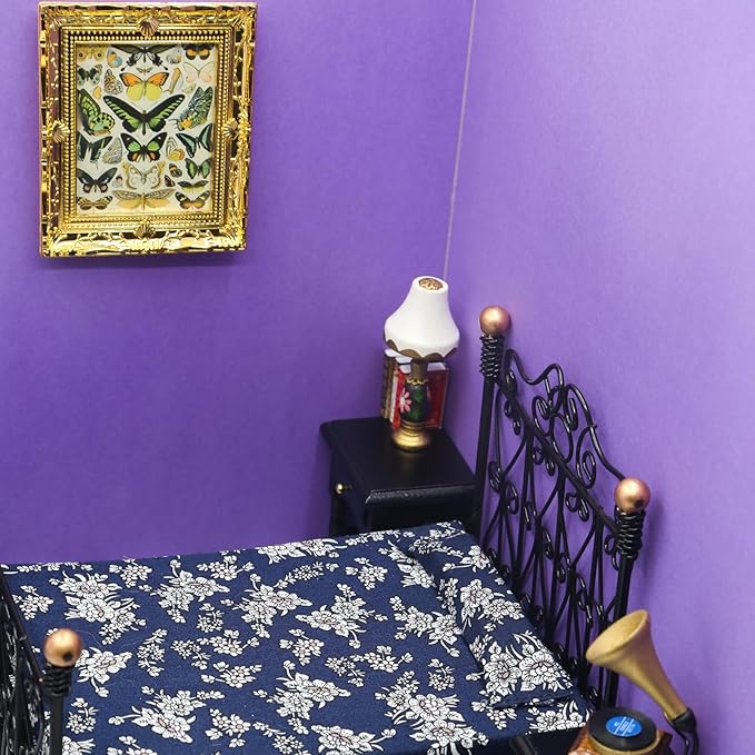 8Pcs 1:12 Dollhouse Bedroom Furniture Set Miniature Black Metal Bed with Bedding, Wooden Bedside Table, Lamp, Books, Murals for Master Bedroom Dollhouse Furniture Decorations Accessories