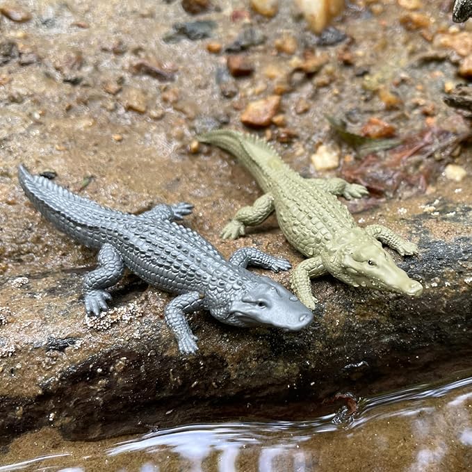 Safari Ltd. Everglades TOOB - 11 Mini Figurines: Manatee, Alligator, Turtle & More - Educational Toy Set for Boys, Girls & Kids Ages 3+