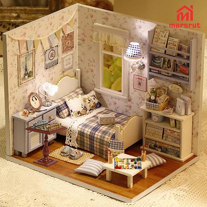 Miniature Chess Set Dollhouse Furniture 1/12 Magnetic Mini Board Games Doll House Accessories Ornament Decor for 1:12 Study Room, Living Room, Library, Table with Gold & Silver Chess Pieces Model