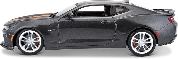 Maisto 1:18 SE 2017 50th Anniversary Chevrolet Camaro (Metallic Gray)